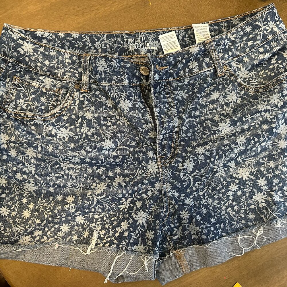 Time & Tru Floral Mid-Rise Cuffed Jean Shorts Size 16